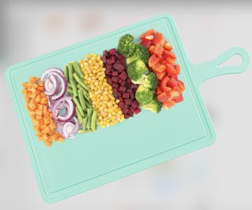 CUTTING BOARD WITH HANDLE