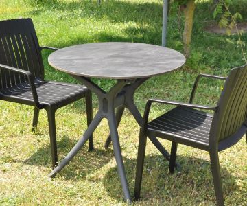 California Compact Round Black Table Set With Sleeves