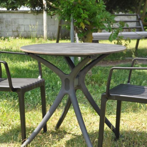 California Compact Round Black Table Set With Sleeves