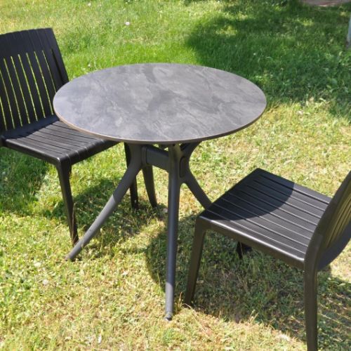 California Armless Compact Round Black Table Set