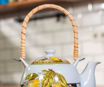 Linda Patterned Porcelain Teapot with Wicker Handle
